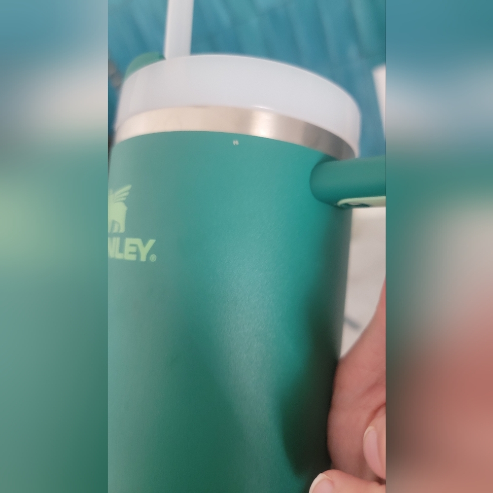 Stanley Quencher 40oz In Color Alpine - Picture 4 of 7